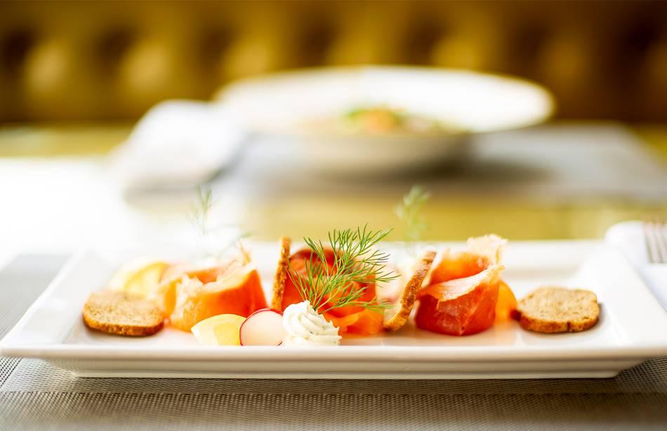 Blakemore Hyde Park Londra Esterno foto Smoked salmon with sour cream, dill, and lemon